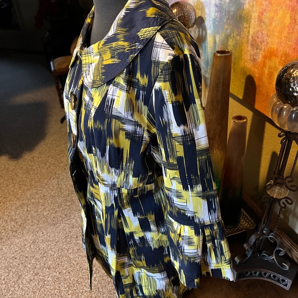 Stunning Spring Jacket - Picture 3 of 8